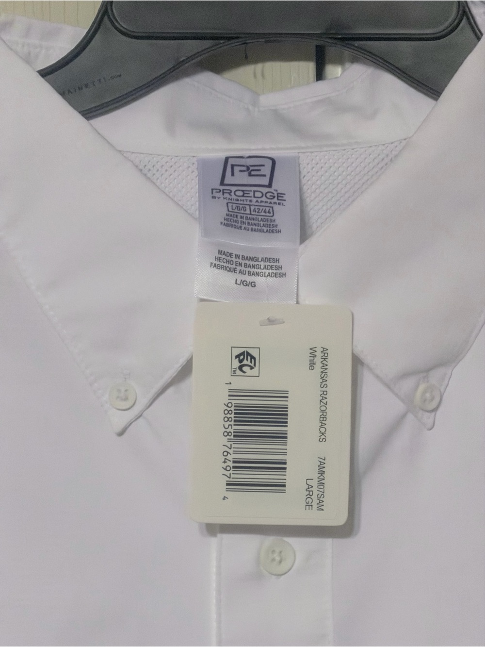 Arkansas Razorbacks Pro Edge White Short-Sleeve Button-Down w/ Embroidered Patch - Picture 2 of 4